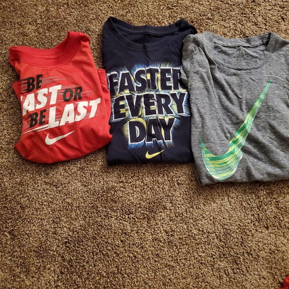 2 nike tees 1 dri fit